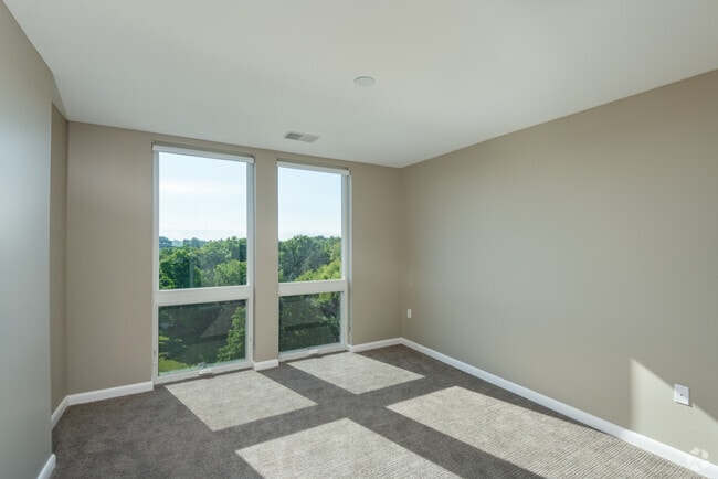 2 BR, 2 BA - 940 SF