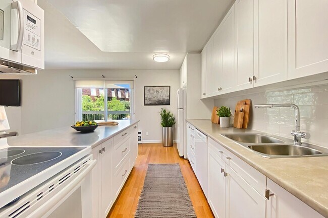 Building Photo - Moira Apartments