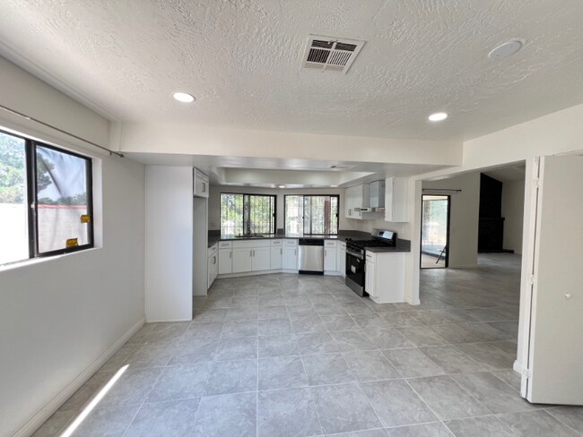 13850 Dahlgren Dr