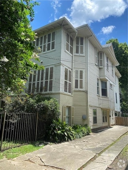 Building Photo - 2127 Octavia St Rental