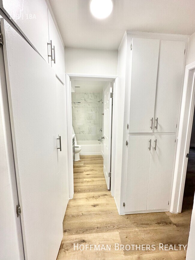 Photo - 982 Menlo Ave Unidad 206