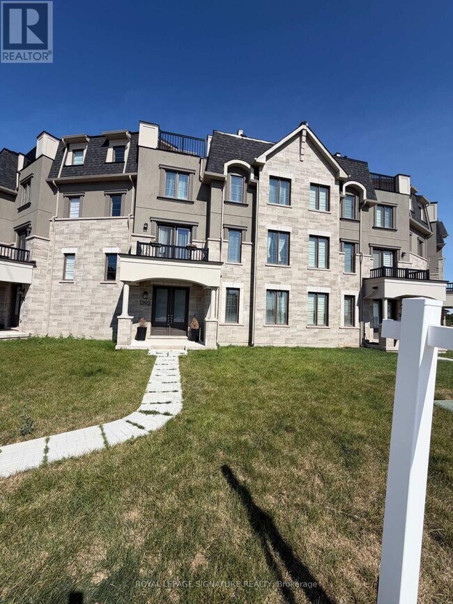 Photo - 1392 William Halton Pkwy
