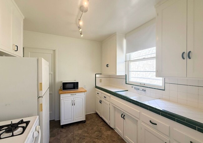 4821 Del Mar Ave