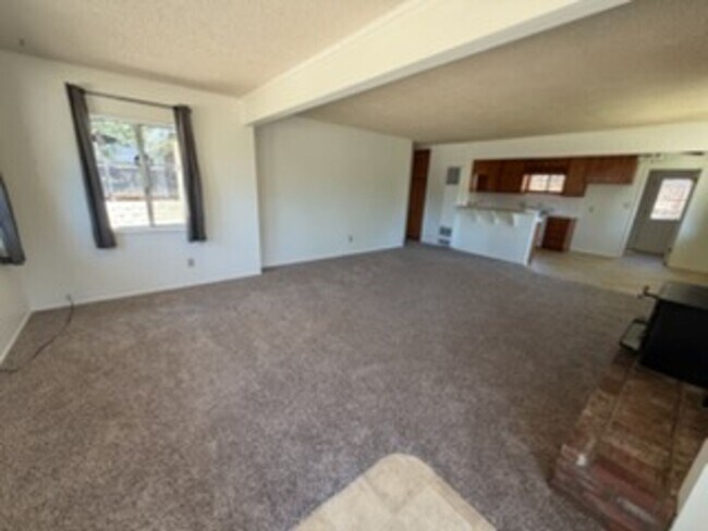 Photo - Move-In Ready Mountain Retreat with Garage Near Frazier Park & Los Padres Forest