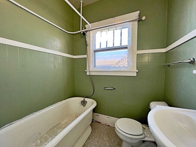 Photo - Spacious 4 bed 2 bath house $1195