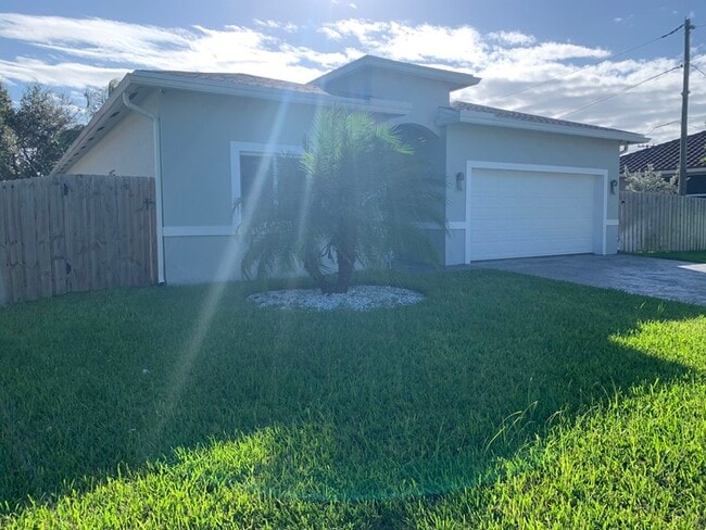 Photo - NEWER CONSTRUCTION MODERN HOME