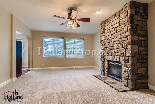 Photo - Bright & Spacious 3-Bedroom Hillsboro Home Backing to Green Space!