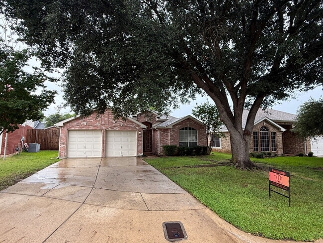 Building Photo - Charming 3 Bedroom Haven with 2 Full Baths in Fort Worth. Spacious 1748 Sq. Ft. Retreat on Comfor...