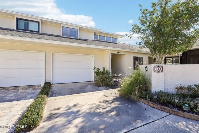 Building Photo - 144 La Pasada Cir W