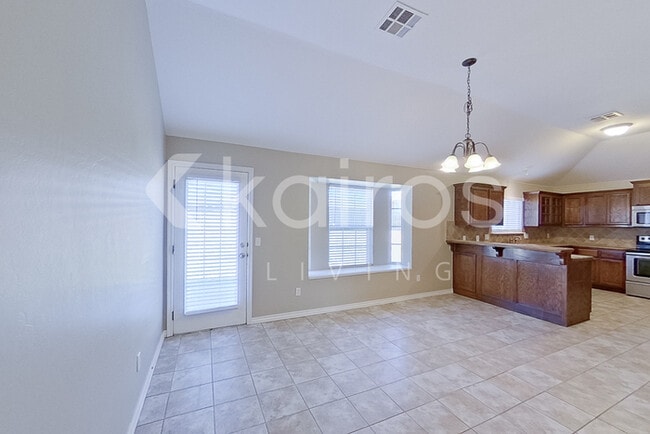 Photo - 4210 Syracuse St