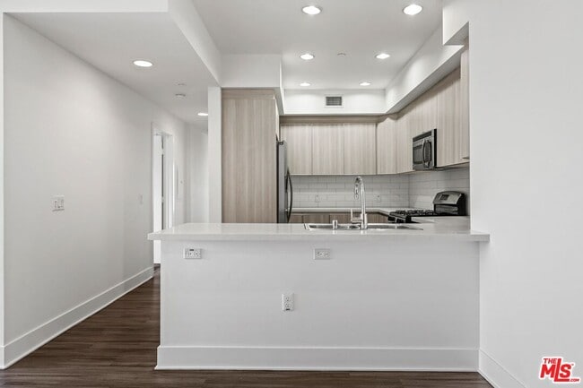 Photo - 7260 Hawthorn Ave Condo Unit 302