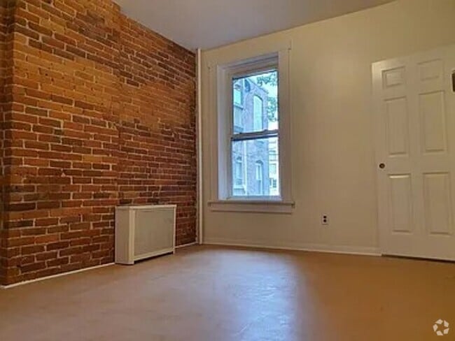 Building Photo - 32 - 364-368 Maple Street Unit 32201 - 364 Maple St 2nd Floor Rental