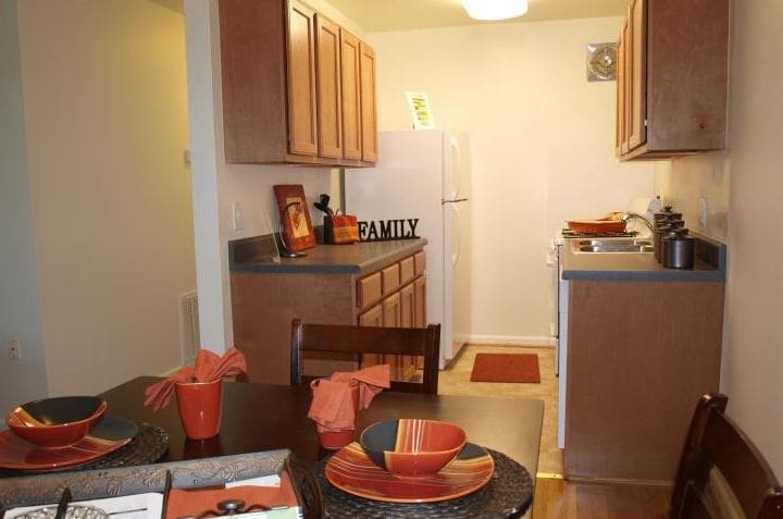 North Oak Apartments - North Oak Apartments
