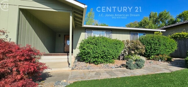 Photo - Single Family Home in NE Grants Pass with RV Parking