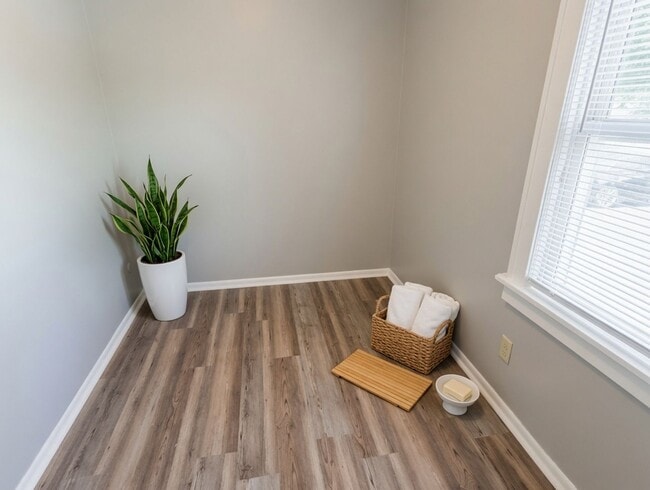 Photo - 931 Smith Ave S Unit 931 1/2 Smith Ave