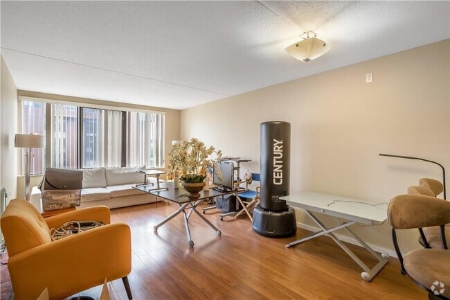 Building Photo - 4 Martine Ave Unit 809 Rental