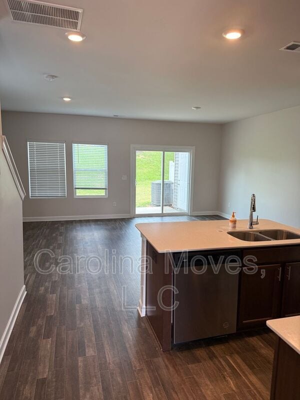 Photo - 206 Telford Dr
