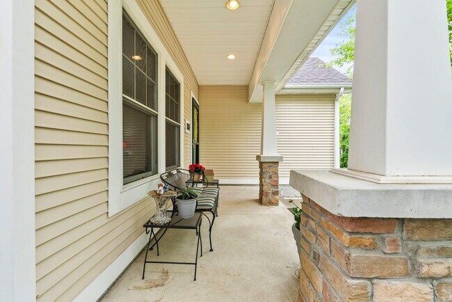 Photo - 160 Towne Center Dr