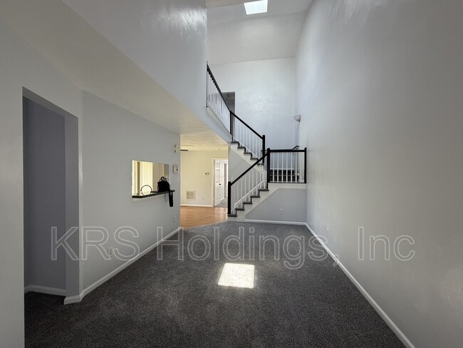 Photo - 128 Majestic Dr N