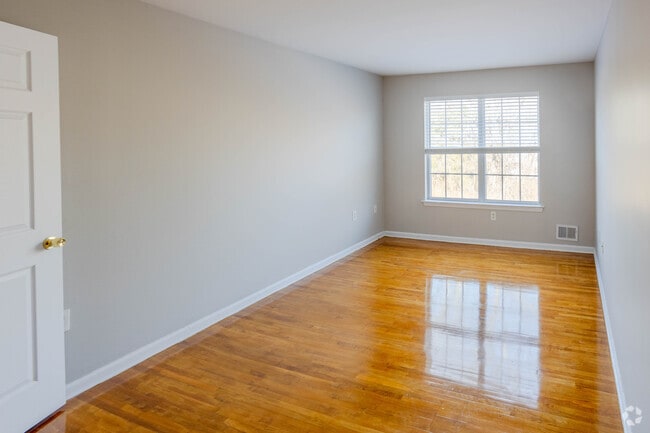 2 Bdr, 2 Bath 1010 sf Bedroom 1