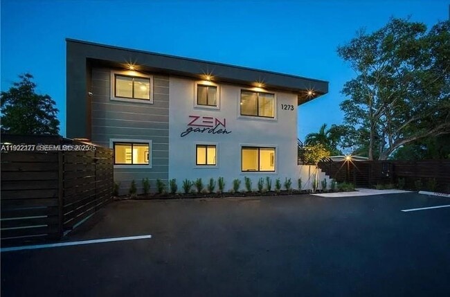 Building Photo - 1273 NE 38th St Unit 3