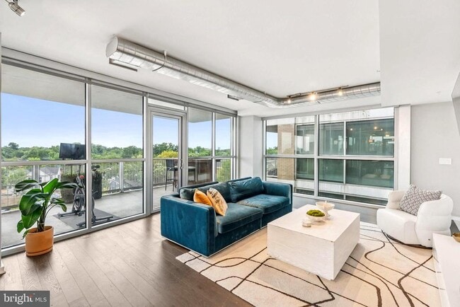 Photo - 3409 Wilson Blvd Unidad 611