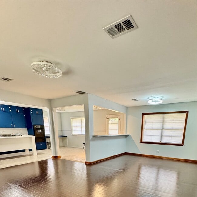 Photo - 1701 Gillette St