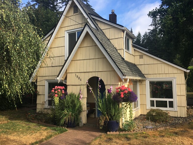 Front of home - 1904 12th Ave SW House