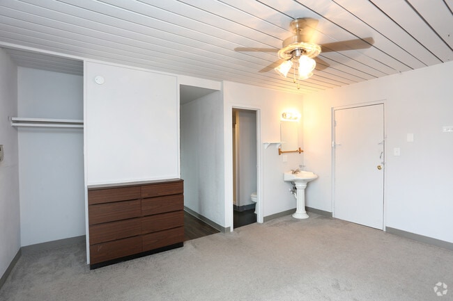 1BR, 1BA - 450 SF Updated