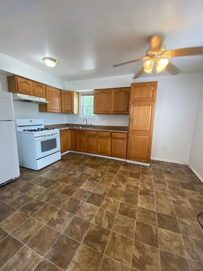 Building Photo - 303 Corinthian Ave Unit 2