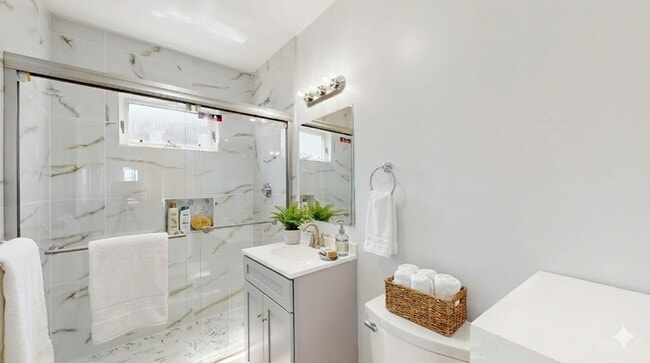 Photo - Beautiful 3 Bed with Parking in Salem