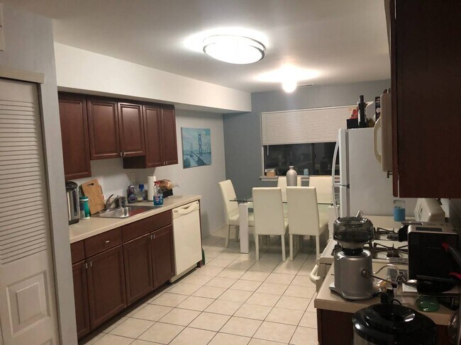 Kitchen - 1508 Edison Glen Ter Unit 1508