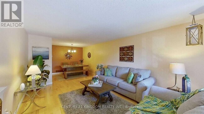 Photo - 30 Goldring Dr