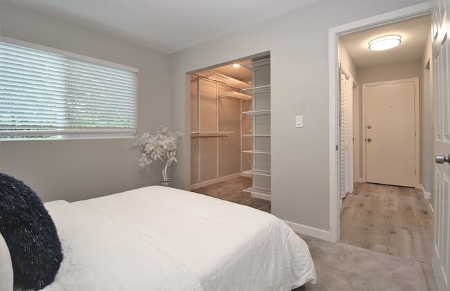 Redwood Creek Apartments