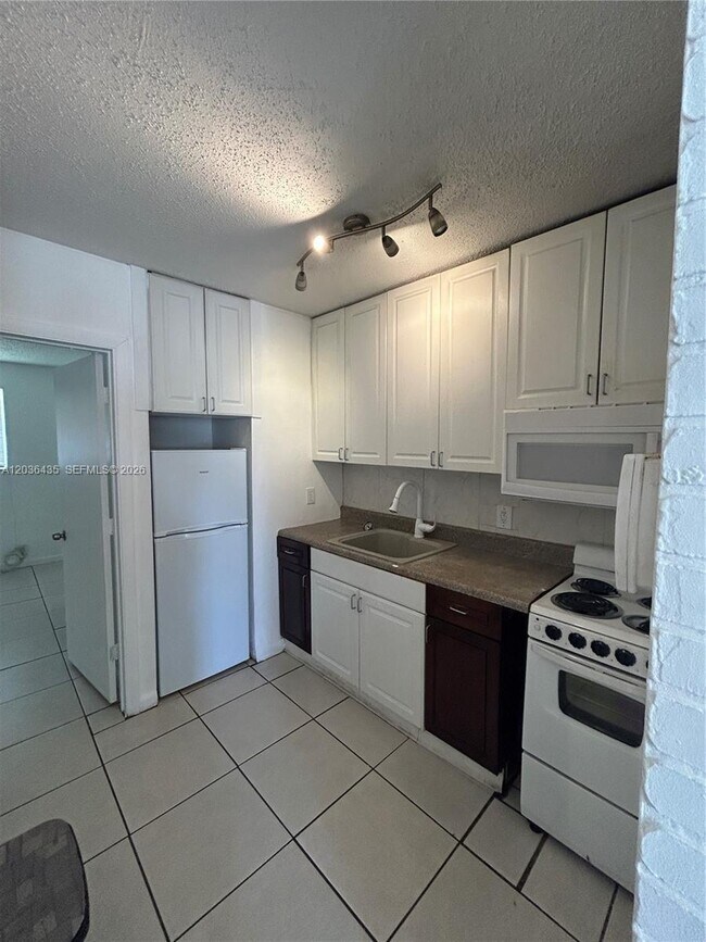 Photo - 1045 N Andrews Ave Unit 3