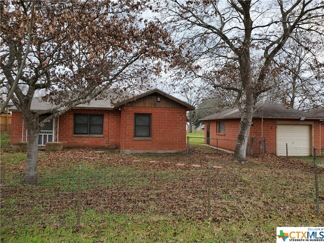 Building Photo - 727 FM467 Rental