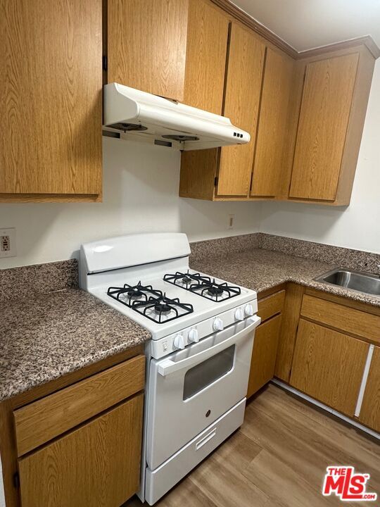 Building Photo - 428 S Grand View St Unit 204