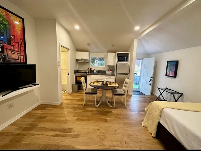 Photo - 2600 Delevan Dr