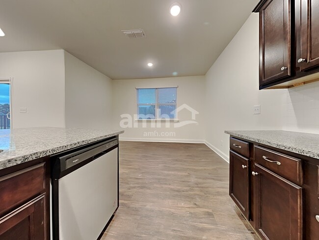 Photo - 837 Headland Wy