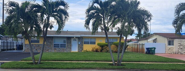 Building Photo - 4935 NW 182nd St Rental
