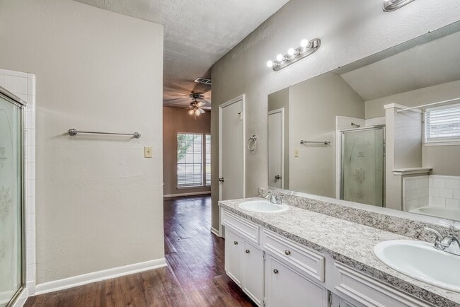Building Photo - 15022 Mulberry Meadows Dr