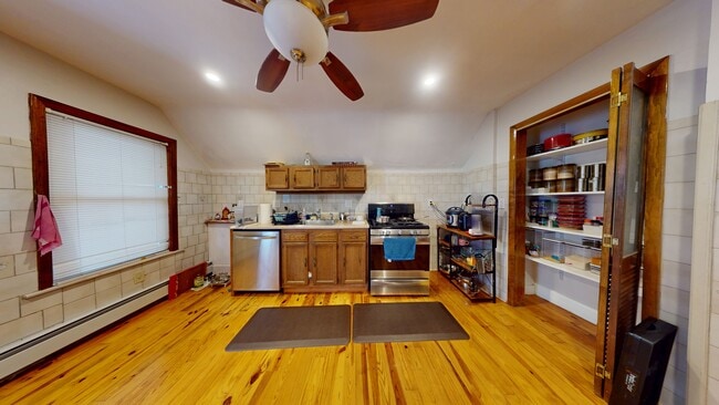 Photo - 15 Stanley Ave Unit 3