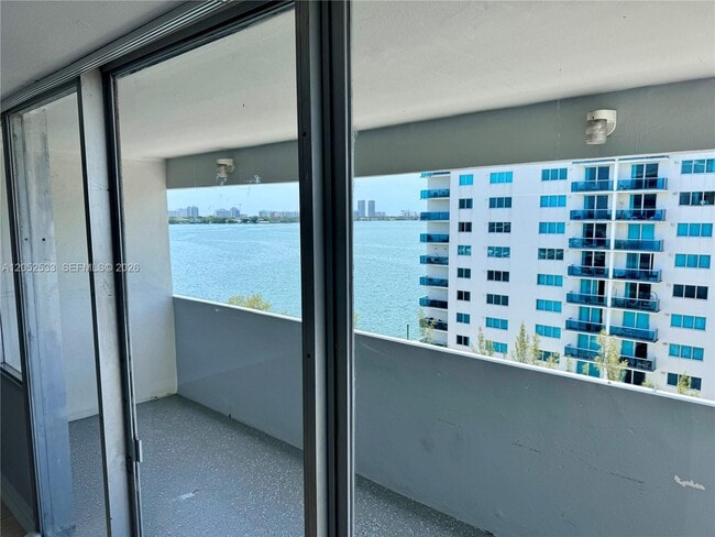 Building Photo - 7545 E Treasure Dr Unit 8J