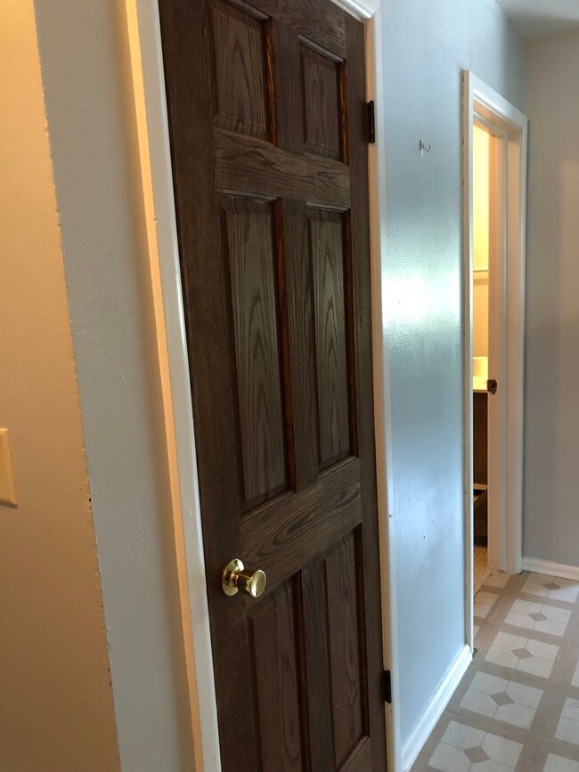 Building Photo - 1 Bedroom Apartment-St. Francis Unit 16