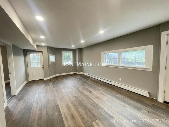 554 S Main St Unit 1