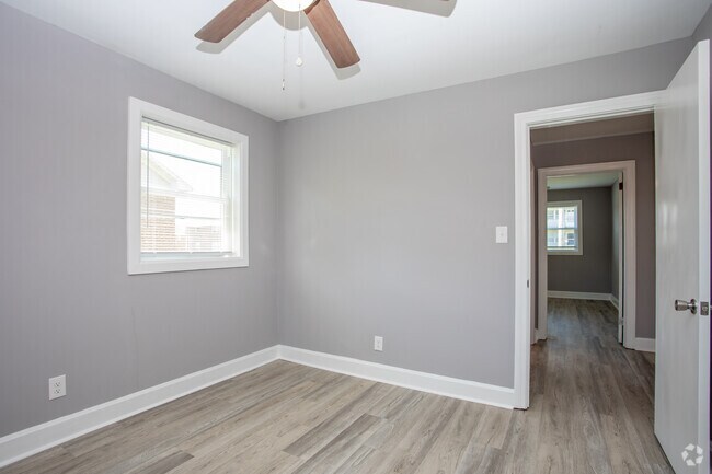 2BR, 1BA - 916SF - Bedroom