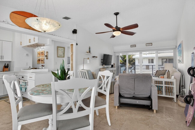 Photo - 1043 Hillsboro Mile Unidad 19C