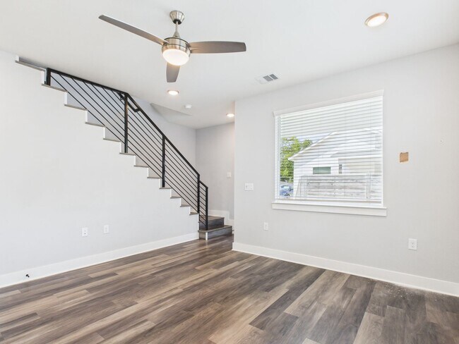 6811 Porter St