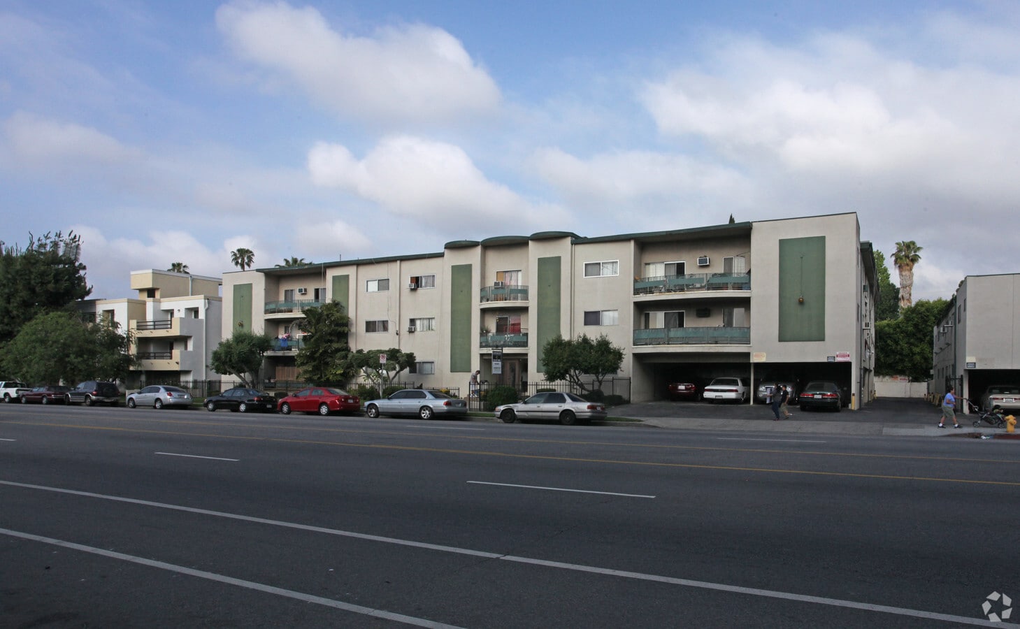 Photo - 6701 Woodman Ave Apartments
