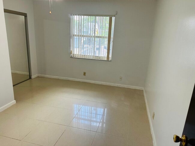 Photo - 926 C St